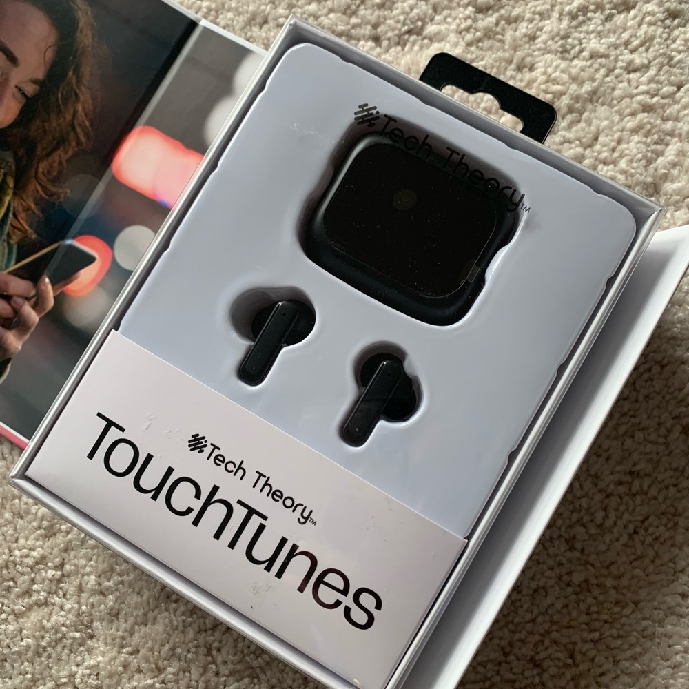 {Tech Theory} TouchTunes True Wireless Earbuds - Picture 3 of 4